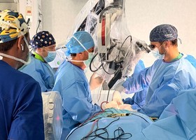 L'équipe di Neurochirurgia durante l'intervento