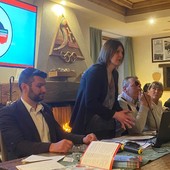 Elisa Cicco e alla sua destra nella foto il candidato vicesindaco Massimo Chatrian
