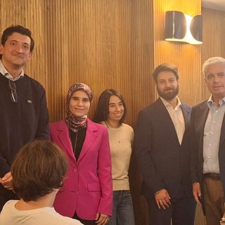 Da sn i medici farmacisti Vittorio Antonio Sportelli, Shahd Kattaa, Gloria Charrance e Flavio Barailler. Ultimo a destra Andrea Nicola, presidente dell’Ordine