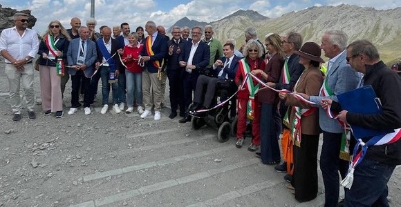 Valle d'Aosta, Piemonte e Savoia firmano Accordo quadro per una strategia comune sulle montagne Valle d'Aosta, Piemonte e Savoia firmano Accordo quadro per una strategia comune sulle montagne