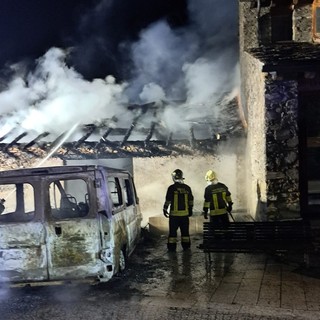 Saint-Nicolas, cinque persone in ospedale per i fumi di un incendio
