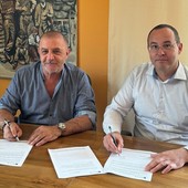 Claudio Latino e Davide Adolfo Ferrè alla firma dell'accordo