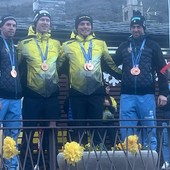 E' festa a Nus; Chicco Pellegrino (primo da dx) assieme ai tre più giovani Azzurri del fondo (cliccare sull'immagine per avviare la gallery)