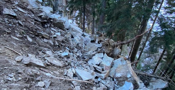 Frana danneggia canale della Cva a Champorcher