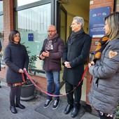 Matteo Fratini e Gianni Nuti (al centro della foto) durante l'inaugurazione dei nuovi uffici dell'Aps