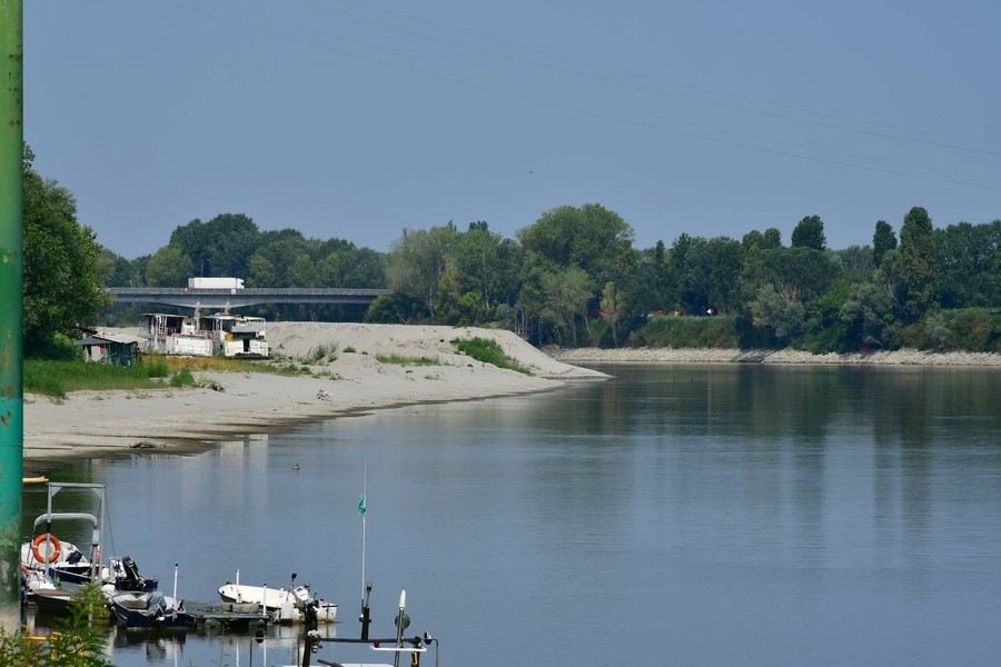 Una recente immagine del fiume Po nel tratto reggiano (photo credit Roberto Folloni) Una recente immagine del fiume Po nel tratto reggiano (photo credit Roberto Folloni)