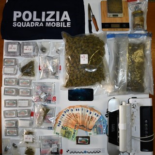 Trovato dalla polizia con quasi quattro chili di hashish e marijuana, valdostano in manette