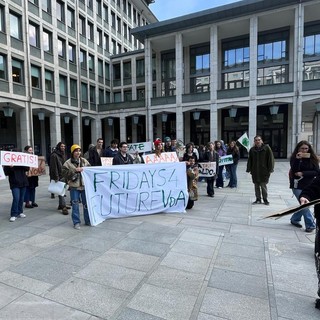 Sono tornati in piazza ad Aosta gli studenti di Fridays for Future