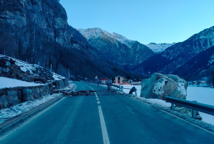 Crollo nella notte a Issime, chiusa la regionale 44 per Gressoney