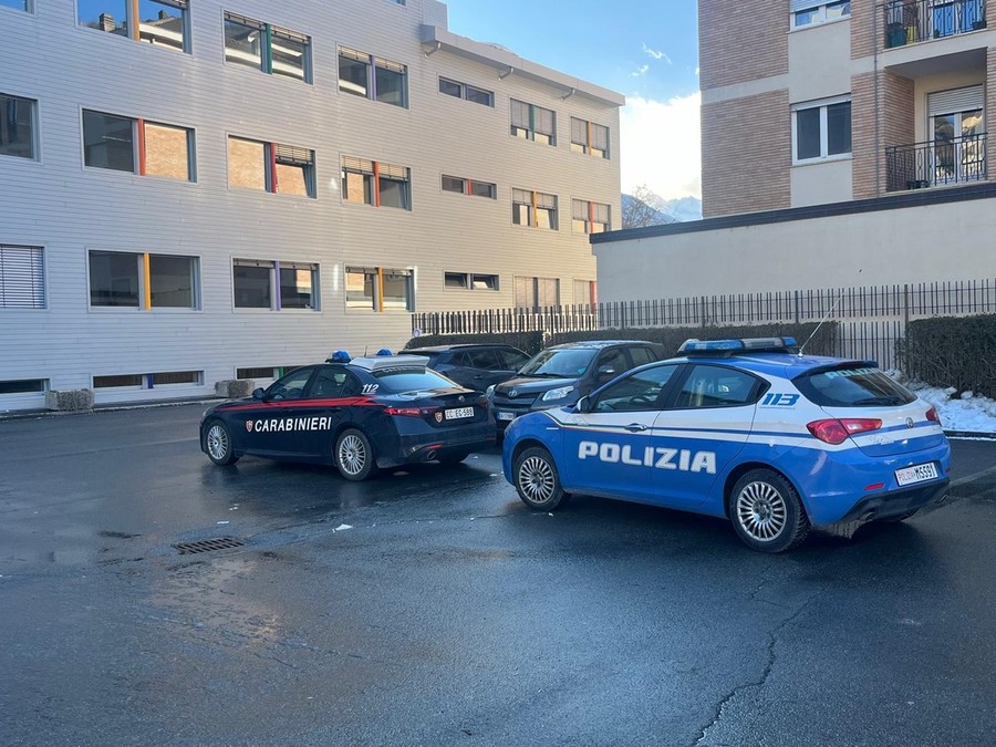 Spruzza spray urticante a scuola, ambulanze e Forze dell'ordine all'Itpr di Aosta Spruzza spray urticante a scuola, ambulanze e Forze dell'ordine all'Itpr di Aosta