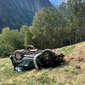 Fuoristrada finisce in pendio, un ferito