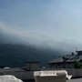 Il fumo degli incendi in Piemonte ha avvolto questo pomeriggio una vasta area montana dell'envers Il fumo degli incendi in Piemonte ha avvolto questo pomeriggio una vasta area montana dell'envers