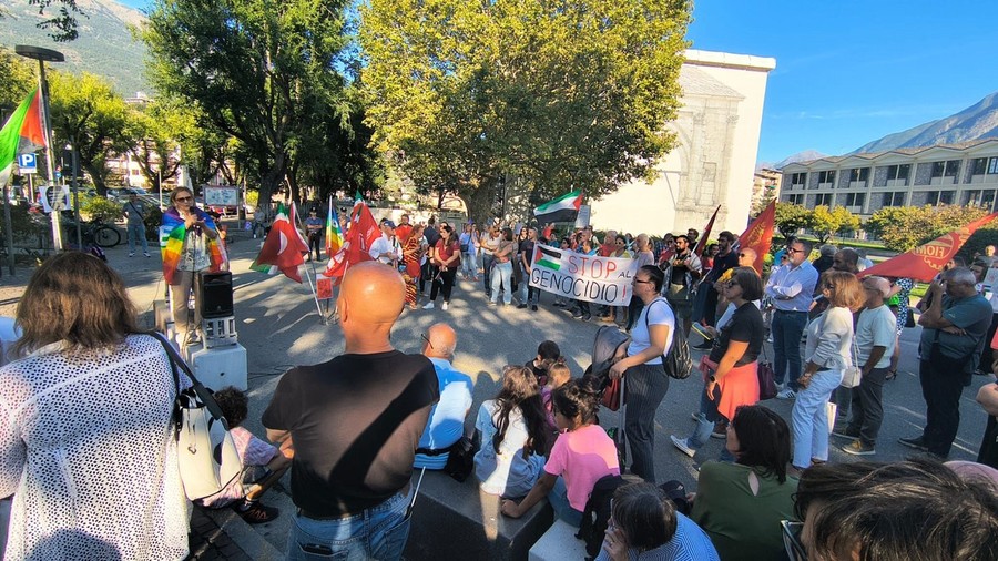 Aosta, duecento in piazza con la Cgil: 'Stop al genocidio, pace in Palestina'