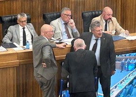 Membri della Giunta regionale durante una pausa dei lavori del Consiglio Valle Membri della Giunta regionale durante una pausa dei lavori del Consiglio Valle