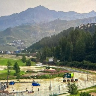 Frane a Cervinia; danni concentrati ai campi da golf, distrutti due ponti. Ruspe già al lavoro, situazione in quota stabilizzata