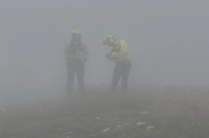 Due guide del Sav nella nebbia durante i soccorsi