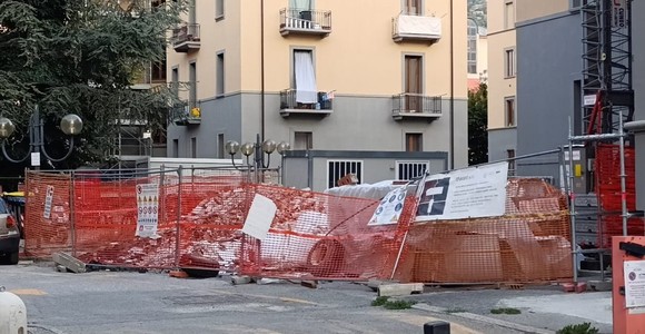 Aosta, Case Giacchetti; dopo la petizione e le continue segnalazioni di disagi e degrato arriva il sopralluogo istituzionale Aosta, Case Giacchetti; dopo la petizione e le continue segnalazioni di disagi e degrato arriva il sopralluogo istituzionale