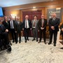 La nuova Giunta regionale: da sn Leonardo Lotto, Speranza Girod, Davide Sapinet. Luigi Bertschy, Renzo Testolin, Erik Lavevaz, Giulio Grosjacques, Carlo Marzi e Mauro Baccega La nuova Giunta regionale: da sn Leonardo Lotto, Speranza Girod, Davide Sapinet. Luigi Bertschy, Renzo Testolin, Erik Lavevaz, Giulio Grosjacques, Carlo Marzi e Mauro Baccega
