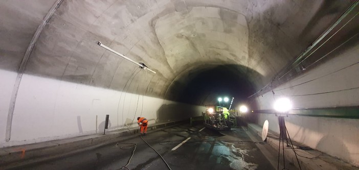 Lavori nella galleria di Dolonne nel 2020 (photo credit Edit Taglio Cemento srl)
