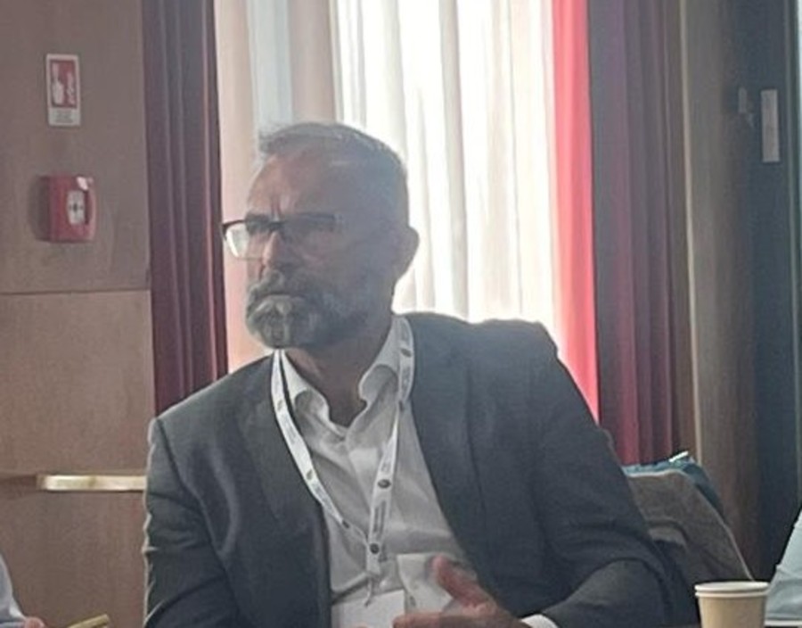 Al centro della foto Giovanni Girardini, candidato sindaco di Aosta, durante la presentazione della lista della Lega VdA (accanto a lui a sn il consigliere regionale Luca Distort)