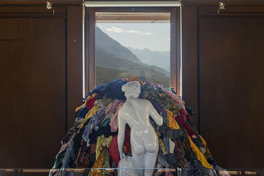 Pistoletto al Castello Gamba con 'Glacial Threads': arte e sostenibilità per salvare i ghiacciai