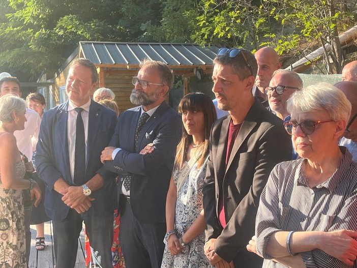 Al centro della foto Giovanni Girardini, candidato sindaco di Aosta, durante la presentazione della lista della Lega VdA (accanto a lui a sn il consigliere regionale Luca Distort)