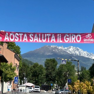 Giro d’Italia, chiusura Statale 26 tra St-Christophe e Quart; occhio agli orari per raggiungere negozi e locali