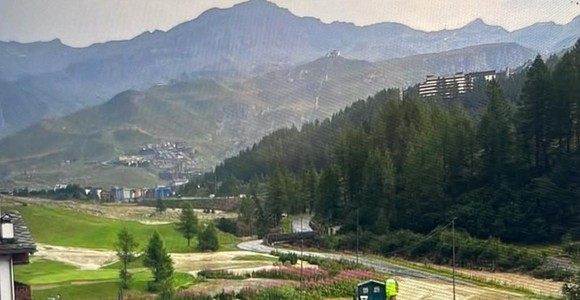 Frane a Cervinia; danni concentrati ai campi da golf, distrutti due ponti. Ruspe già al lavoro, situazione in quota stabilizzata