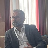 Al centro della foto Giovanni Girardini, candidato sindaco di Aosta, durante la presentazione della lista della Lega VdA (accanto a lui a sn il consigliere regionale Luca Distort)