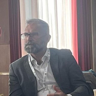 Al centro della foto Giovanni Girardini, candidato sindaco di Aosta, durante la presentazione della lista della Lega VdA (accanto a lui a sn il consigliere regionale Luca Distort)