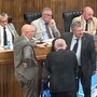Esponenti della Giunta regionale durante una pausa del Consiglio Valle Esponenti della Giunta regionale durante una pausa del Consiglio Valle