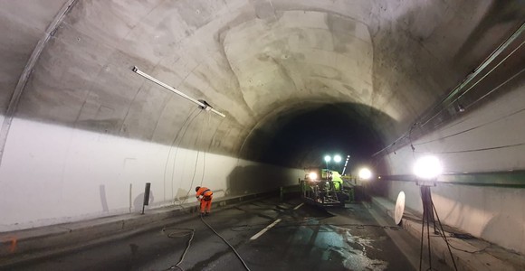 Lavori nella galleria di Dolonne nel 2020 (photo credit Edit Taglio Cemento srl)