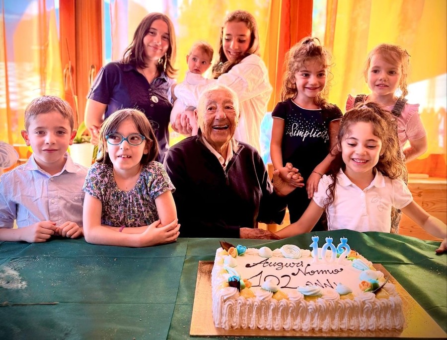 Oggi i 102 anni di Giovanni Tripodi; dalla Calabria ad Aosta, una festa con quattro generazioni Oggi i 102 anni di Giovanni Tripodi; dalla Calabria ad Aosta, una festa con quattro generazioni