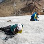 Attività di campionamento sul Ghiacciaio dei Forni (fotografo Filippo Ribola)