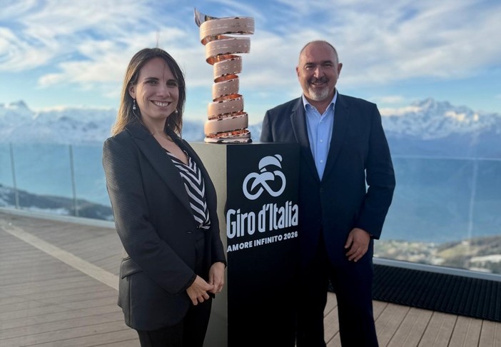 La vicesindaca di Aosta, Valeria Fadda insieme al sindaco di Gressan, René Cottino alla presentazione della tappa