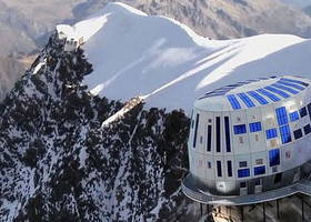 Monte Bianco, il caldo ferma le ascensioni anche dal versante francese Monte Bianco, il caldo ferma le ascensioni anche dal versante francese