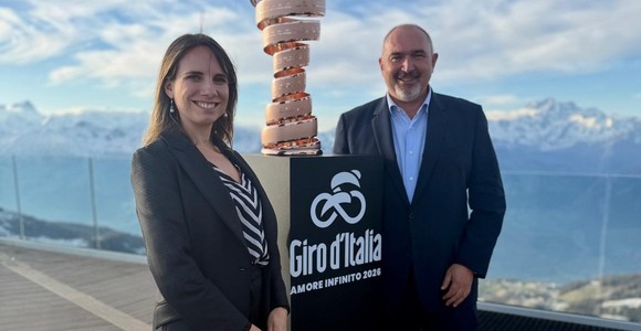 La vicesindaca di Aosta, Valeria Fadda insieme al sindaco di Gressan, René Cottino alla presentazione della tappa