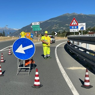 Chiuso il raccordo A5-Statale 27, traffico deviato sulla statale attraverso Aosta