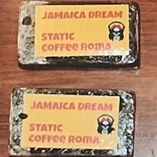 I due panetti di hashish sequestrati ieri al giovane