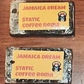 I due panetti di hashish sequestrati ieri al giovane I due panetti di hashish sequestrati ieri al giovane