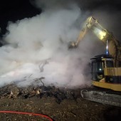 Pontey, domato incendio che nella notte ha distrutto una catasta di legna Pontey, domato incendio che nella notte ha distrutto una catasta di legna