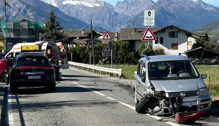 Scontro tra auto a Gressan, una donna ferita