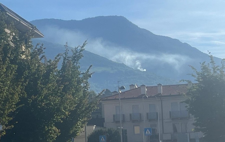 Incendio boschivo a Morgonaz di Quart
