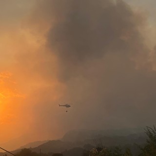 Lotta disperata contro l'incendio che divampa tra Saint-Denis e Verrayes VIDEO