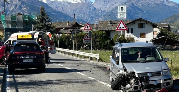 Scontro tra auto a Gressan, una donna ferita