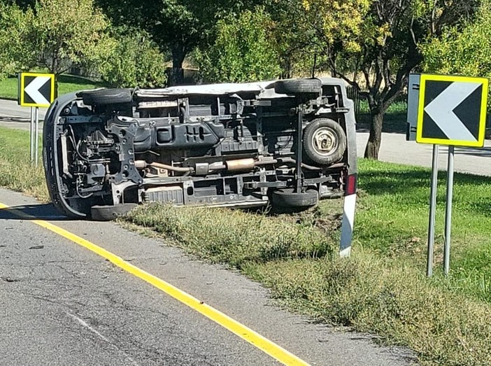 Due incidenti sulla statale 26 tra Sarre e St-Pierre; scontro moto-auto e furgoncino ribaltato Due incidenti sulla statale 26 tra Sarre e St-Pierre; scontro moto-auto e furgoncino ribaltato