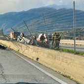 Auto si ribalta sull’A5 a Pollein: due feriti trasportati in Pronto soccorso Auto si ribalta sull’A5 a Pollein: due feriti trasportati in Pronto soccorso