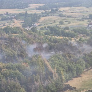 Incendio a Verrayes e Saint-Denis: lo spegnimento continuerà nella notte