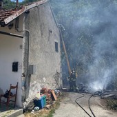 Chatillon, incendio coinvolge auto e abitazione