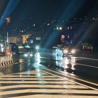 Aosta, auto sbanda e si schianta contro il guard-rail